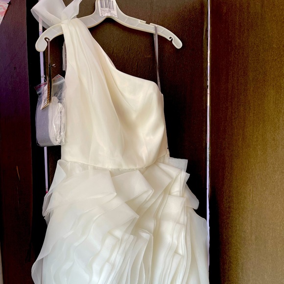 White by Vera Wang Dresses & Skirts - White by Vera Wang off-shoulder party dress